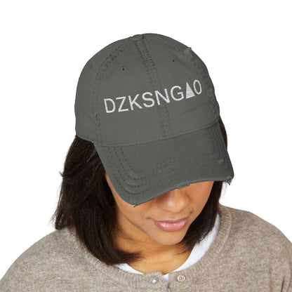 “DZKSNGAO” – Código de Rebeldía Distressed Dad Hat